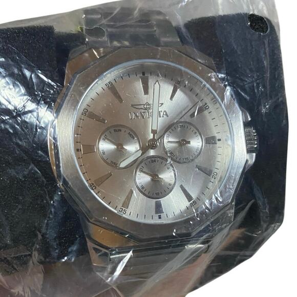 Invicta Men\'s 46843 Speedway Quartz Chronograph Silver Dial Watch